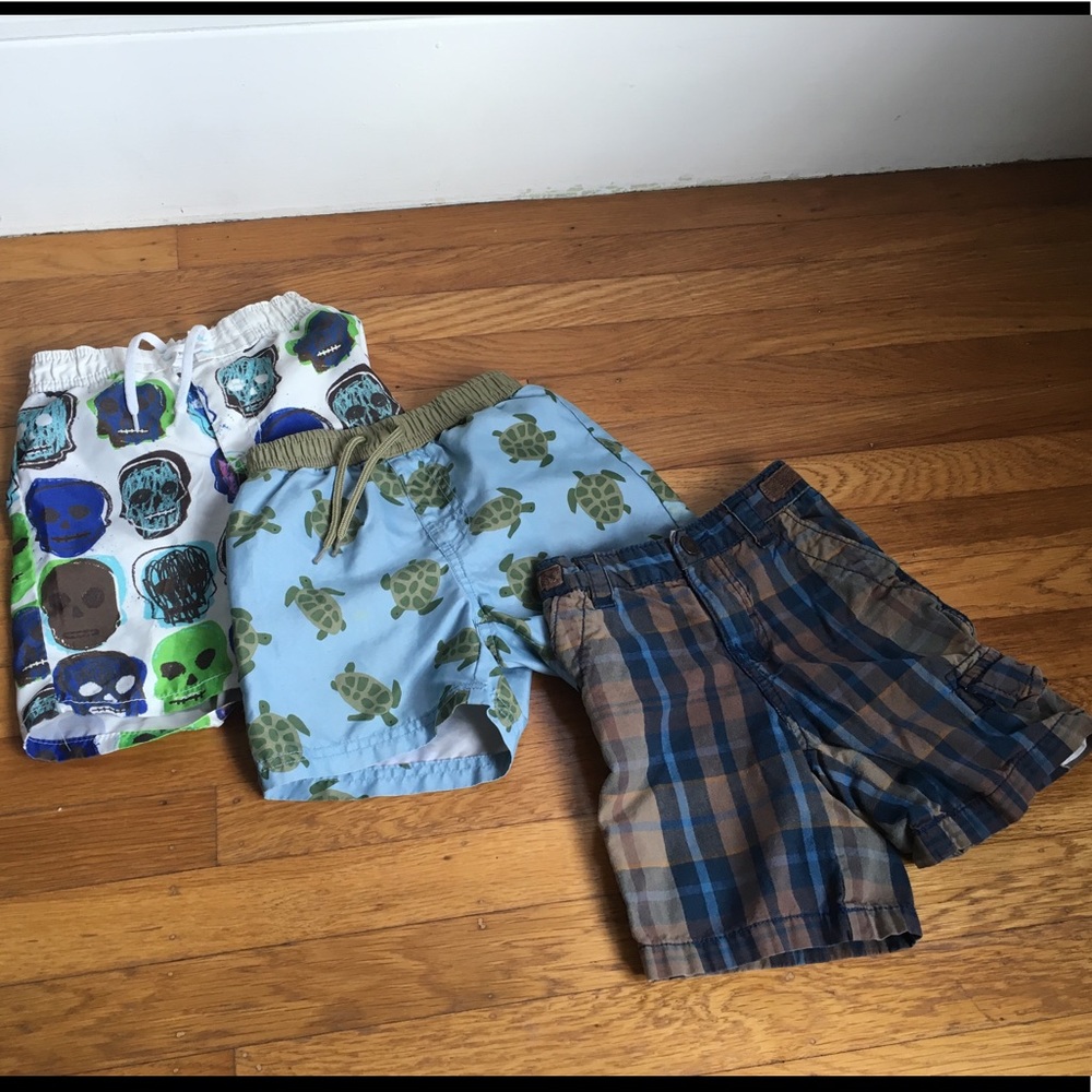 Set of three shorts.